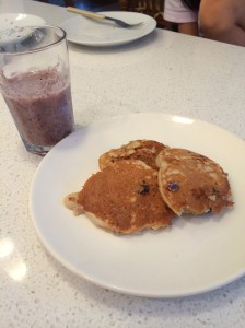 Apple and berry pancakes 